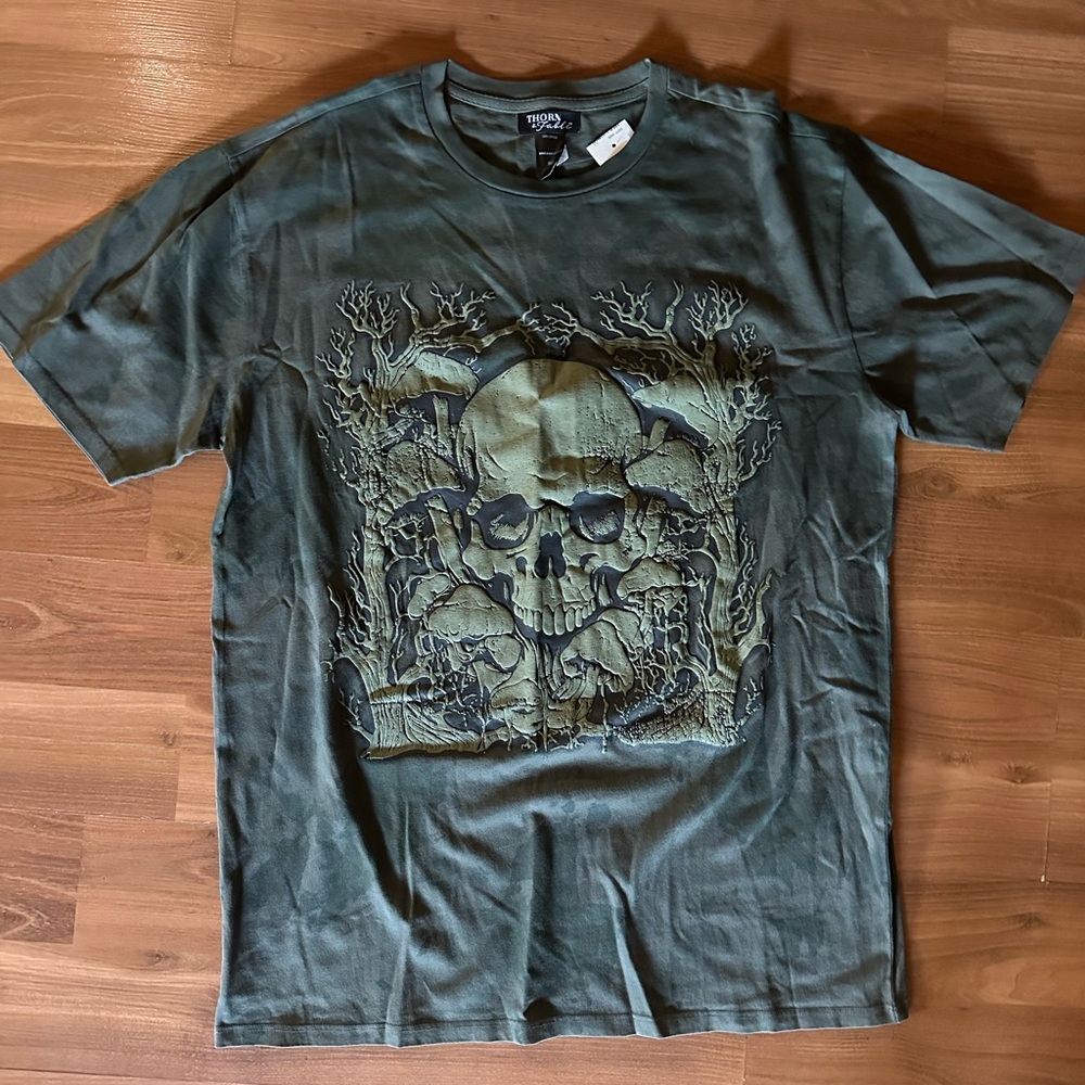 Hot Topic Skull & Mushroom Dark Green Graphic Tee